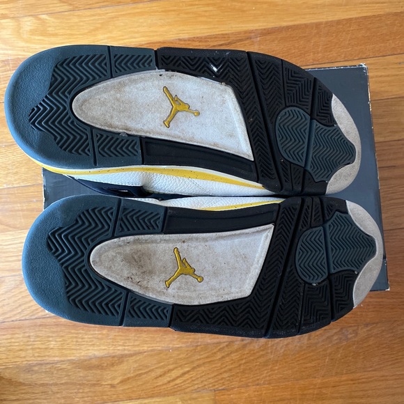 {Sold} Air Jordan 4 Retro, Tour Yellow - Picture 5 of 12